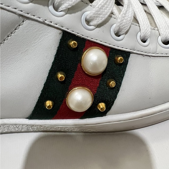 Women's Gucci White Ace Pearl And Stud-Detail Leather Sneakers Size 37.5 - Picture 2 of 12